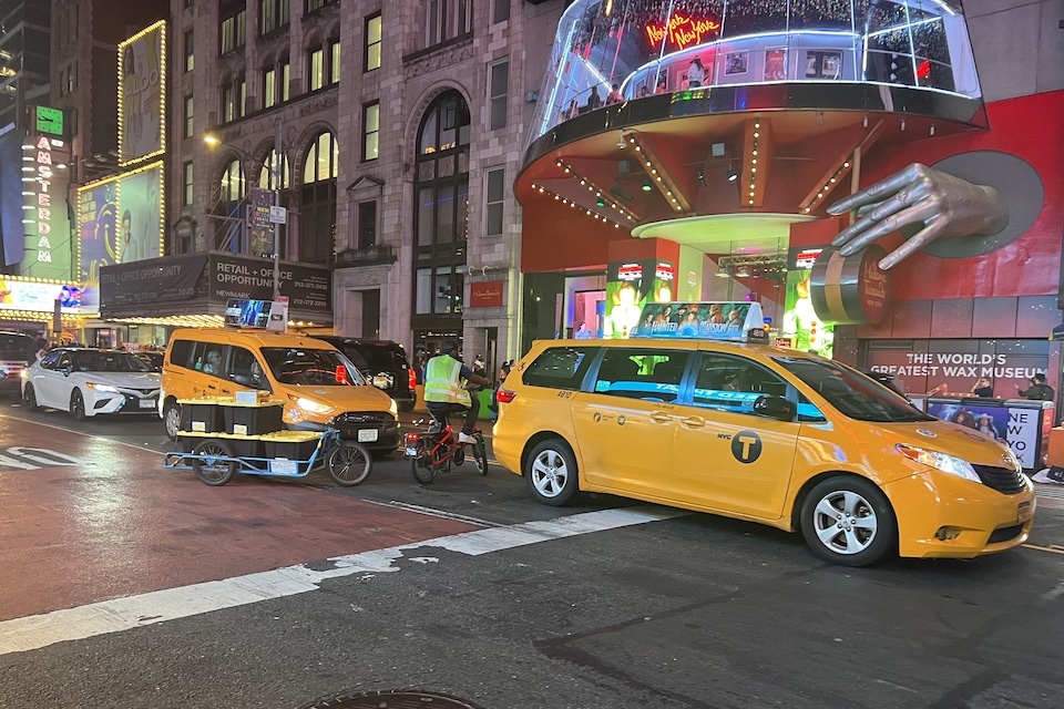 Manuevering in standstill trafic